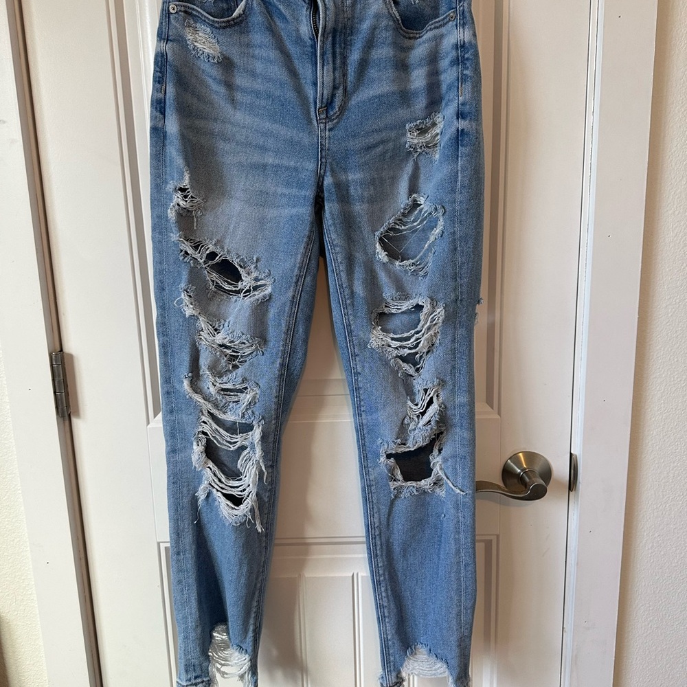 American Eagle Outfitters Distressed Light Blue Boyfriend Jeans Size 6 Regular